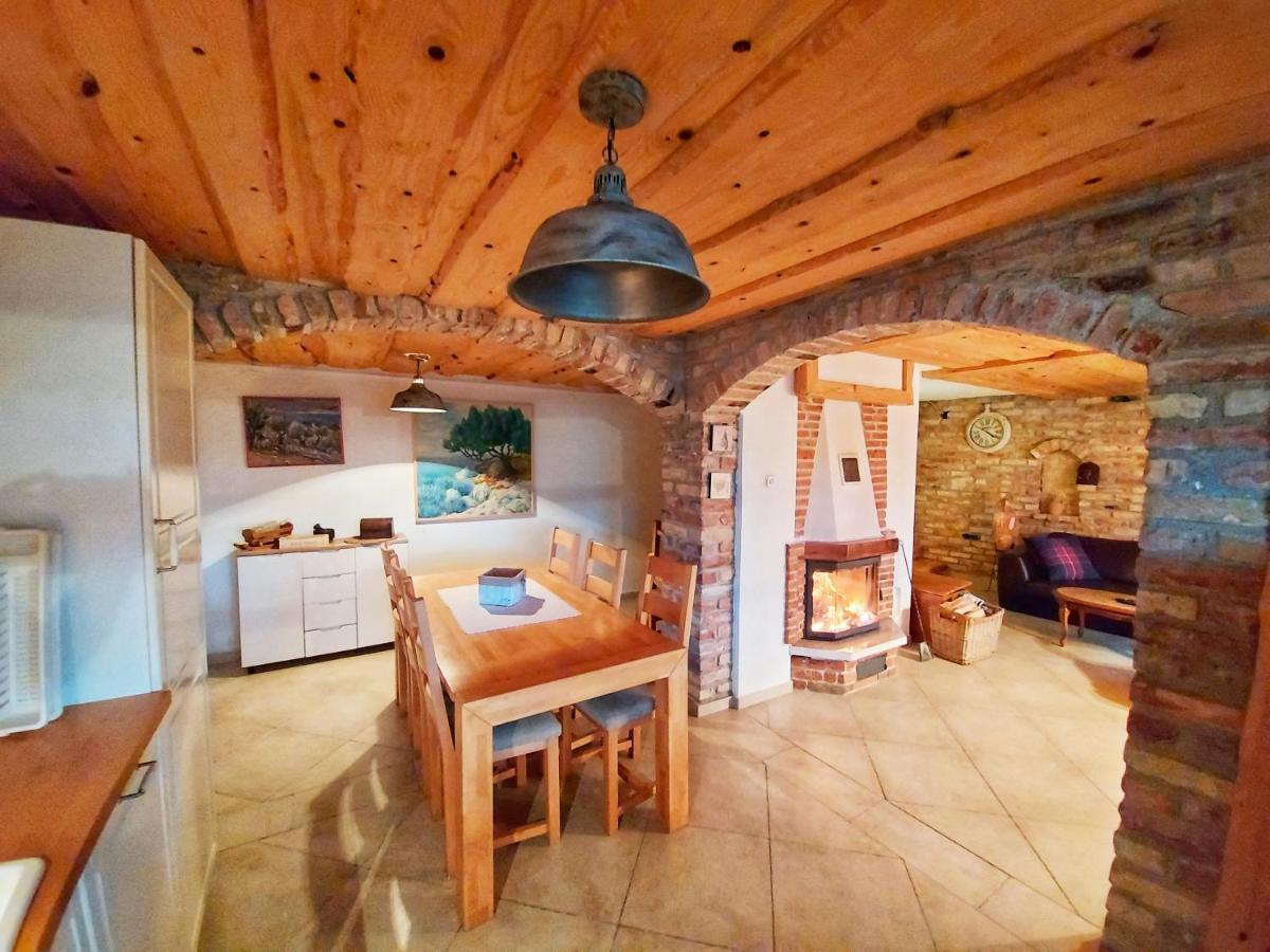 Peter's Pine Cottage Korenica Exterior foto